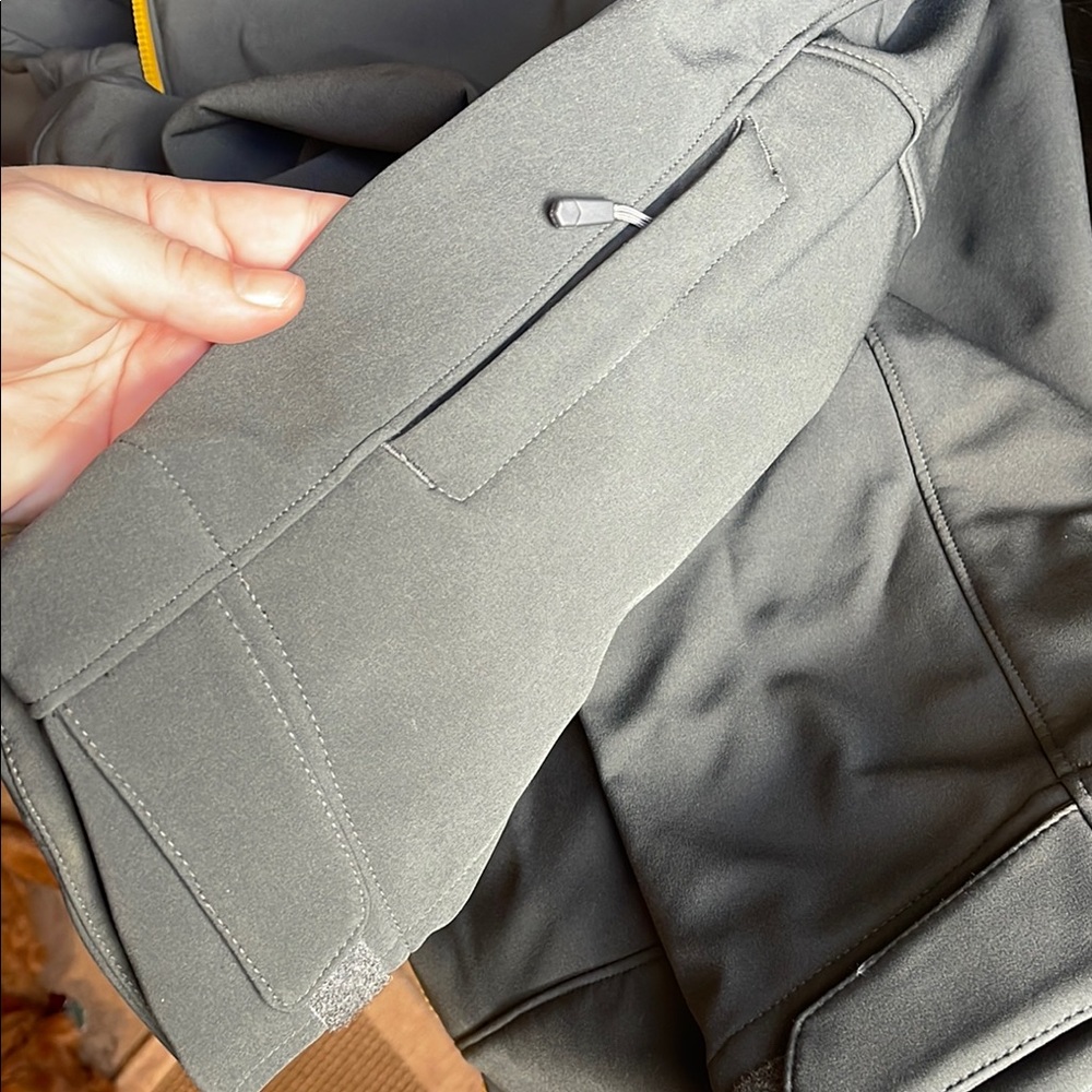 Mountain Hardwear Black Jacket - Picture 6 of 11